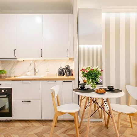 Sky Home- Rose Apartament -Manufaktura, Bezplatny Parking, Klima, Dostep Na Kod Lodz  Luaran gambar