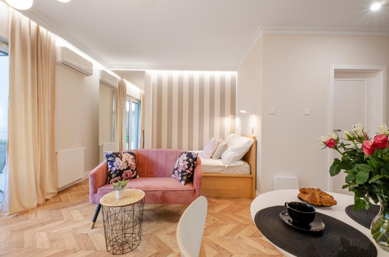 Sky Home- Rose Apartament -Manufaktura, Bezplatny Parking, Klima, Dostep Na Kod Lodz  Luaran gambar